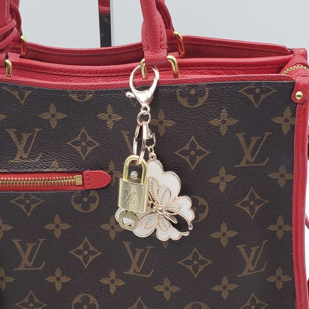 LV Authentic Gold Padlock 🔒 Key Set w/ Unbranded Butterfly Keychain Charm